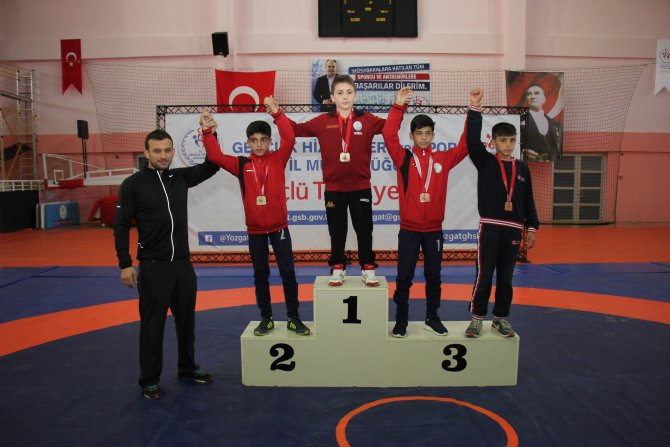 Minik Erkekler Grup Güreş Müsabakaları