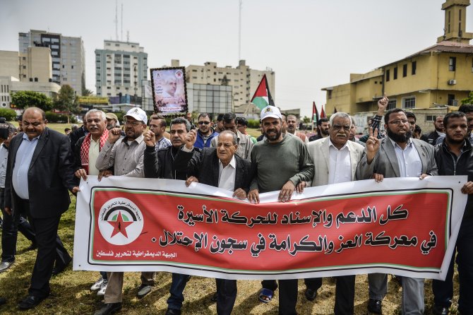 Açlık grevi yapan Filistinli tutuklulara destek