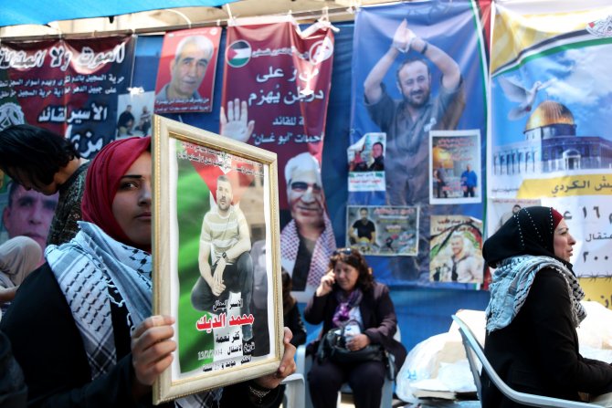 İsrail hapishanelerinde açlık grevi yapan Filistinliler