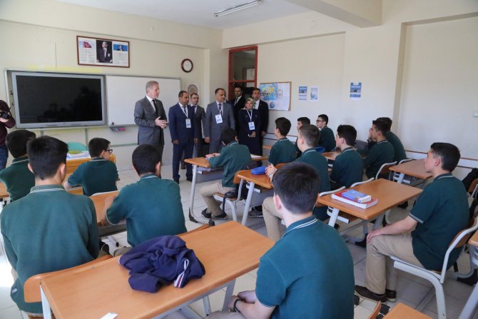 Vali Gül'den okul ziyaretleri