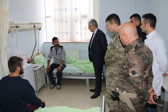 Hakkari Valisi Toprak'tan yaralı askerlere ziyaret