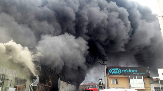 Isparta'da fabrika yangını