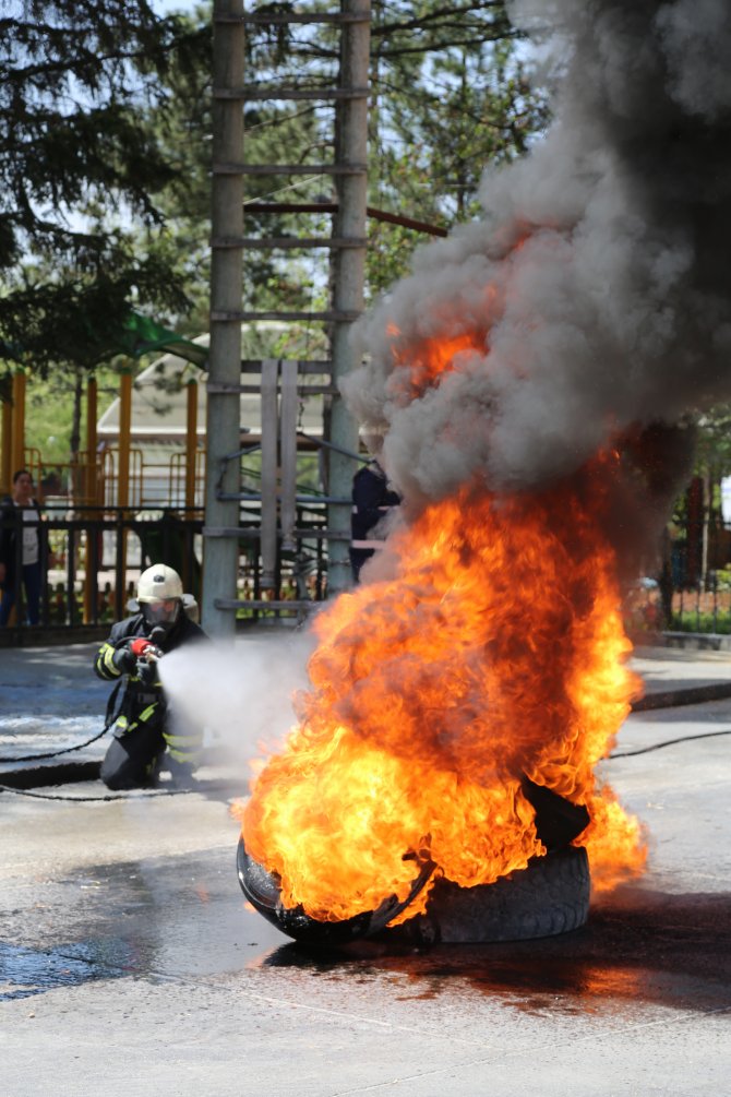 Yangınlar için 3 fonksiyonlu yerli toz ürettiler