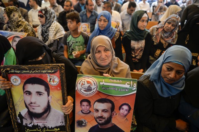 Gazze'de Filistinli tutuklulara destek gösterisi