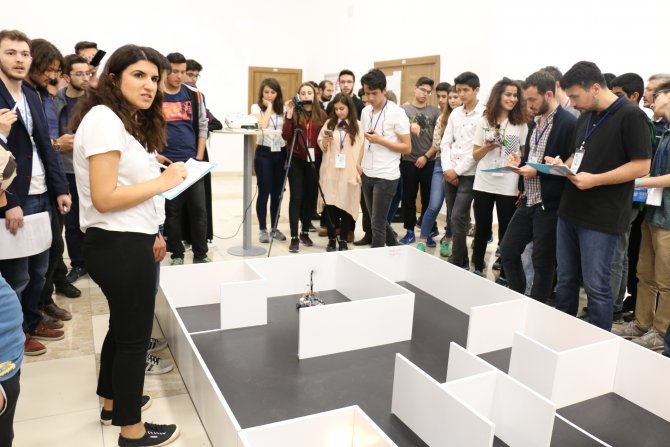 AYBÜ'de robot yarışması
