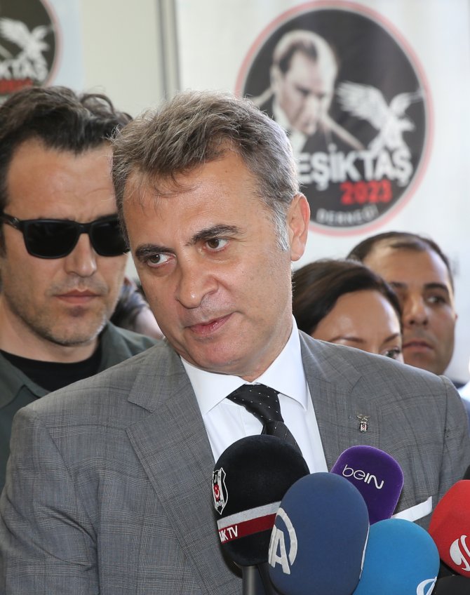 "Taş kuşa çarpmadı, kuş taşa çarptı"