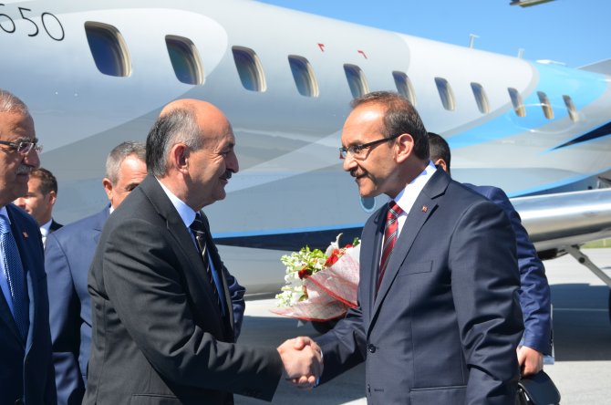 Çalışma ve Sosyal Güvenlik Bakanı Müezzinoğlu Muş'ta: