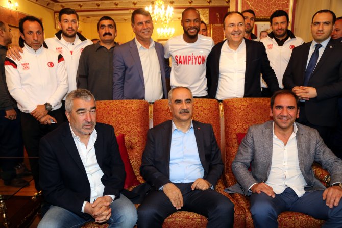 "Ligi şampiyon bitirmek istiyoruz"