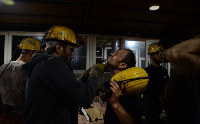 Madende mahsur kalan iki işçinin cesetlerine ulaşıldı