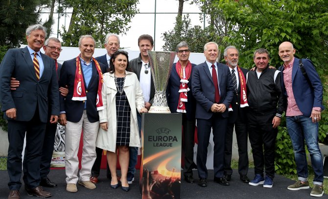 Galatasaray, UEFA Kupası şampiyonluğunun 17. yılını kutladı