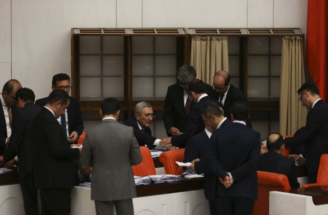 Meclis'te HSK üyeleri seçildi