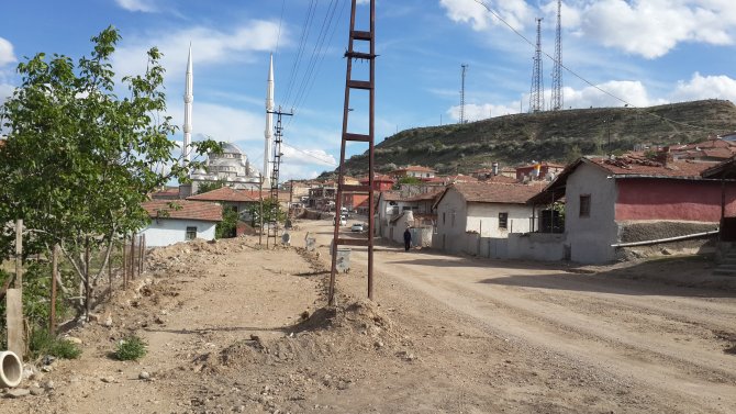 Karakeçili'de yol genişletme çalışmaları