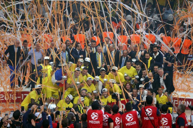 Fenerbahçe'de THY Avrupa Ligi şampiyonluğu sevinci