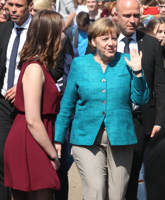 Merkel'in okul ziyareti