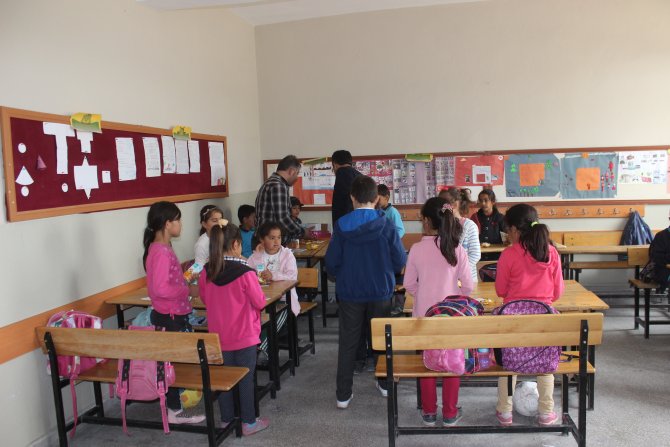 Karapınarda öğrenciler oyuncaklarını paylaştı