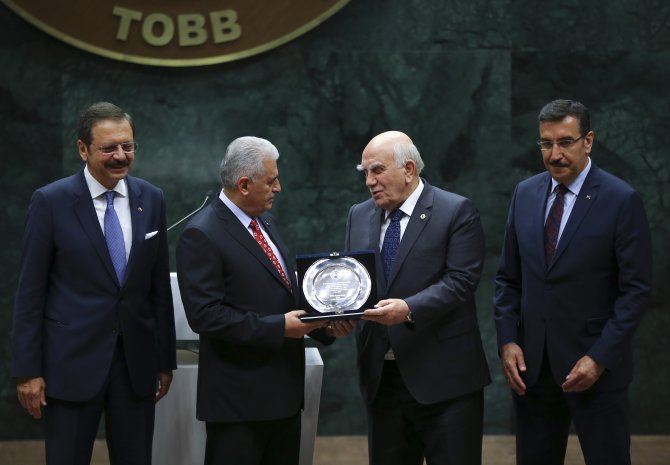 TOBB Hizmet Şeref Belgesi ve Plaket Takdim Töreni