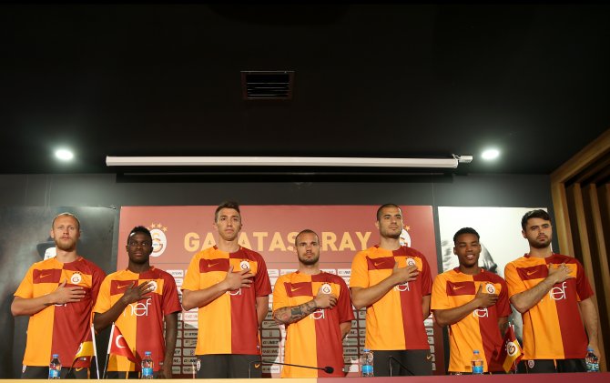 Galatasaray, yeni sezon formasını tanıttı