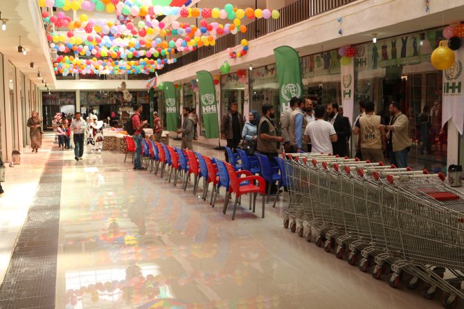 İHH Suriye'de mağaza açtı