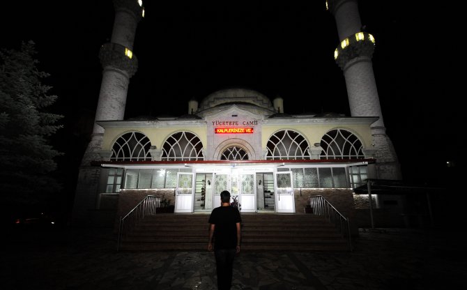 Uşak'ta ilk teravih