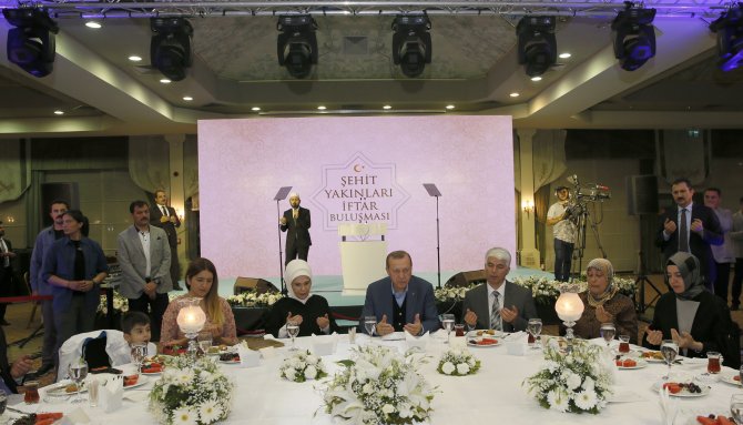 Erdoğan, şehit yakınları ile iftarda buluştu