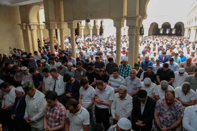 Bakü'de ramazan ayının ilk cuma namazı kılındı