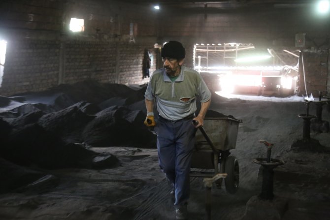 Bin dereceyi bulan fırının başında oruç tutuyorlar