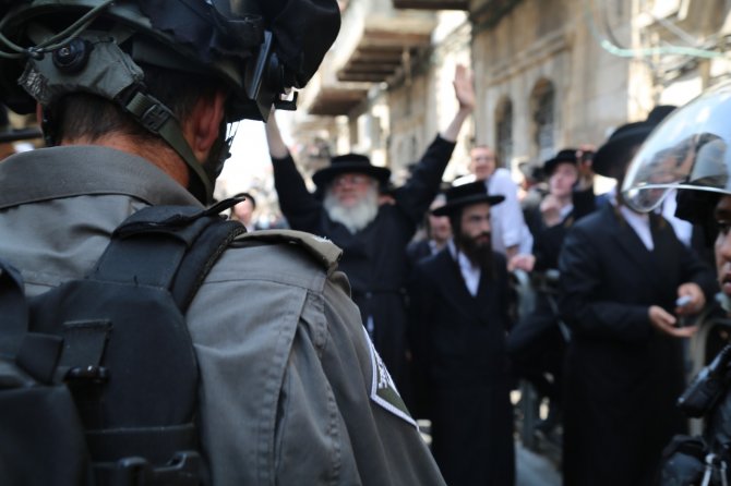 Haredi Yahudileri İsrail polisiyle çatıştı