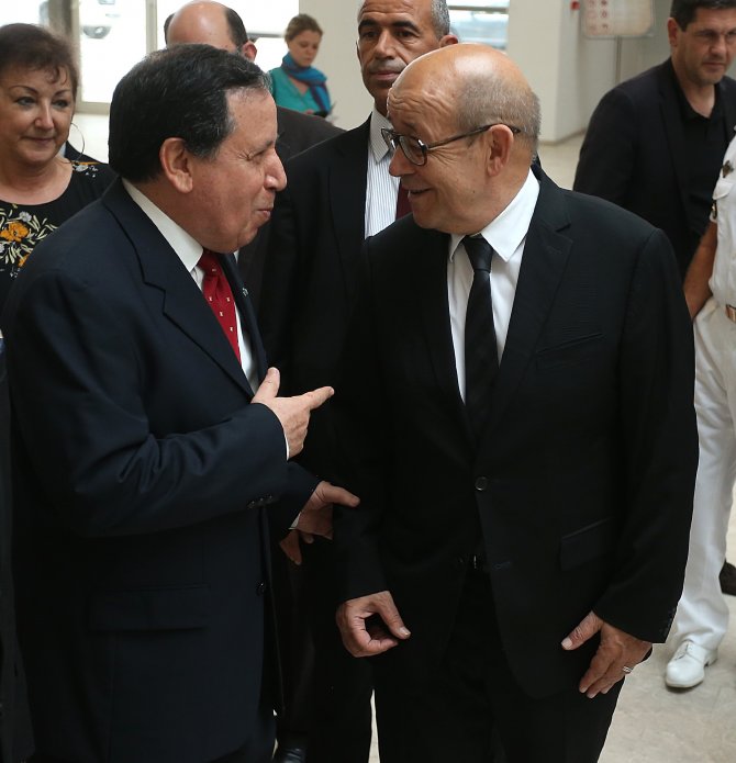 Fransa Dışişleri Bakanı Le Drian, Tunus'ta