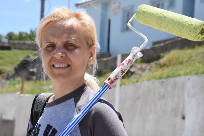 Gün parasıyla köy okulu kütüphaneye kavuştu