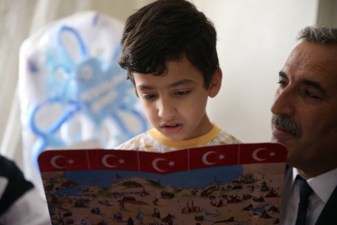 Lösemi hastası küçük Mustafa'nın karne sevinci