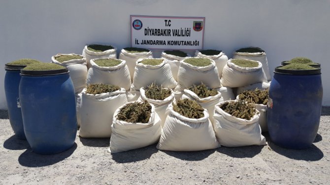 Diyarbakır'da PKK'ya ait 7 sığınak imha edildi