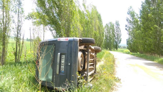 Gemerek'te trafik kazası: 3 yaralı