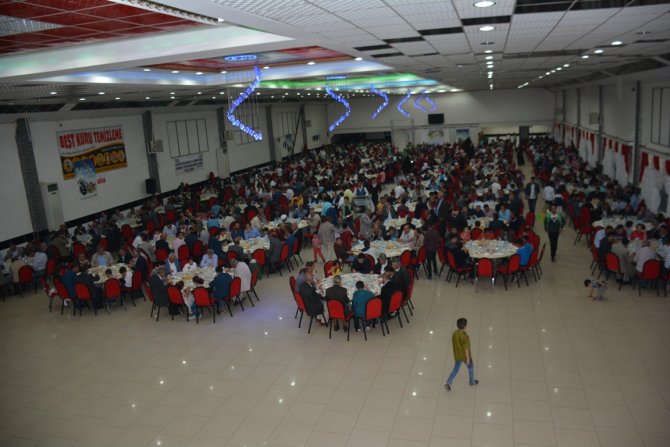 Tatvan'da yetimler için iftar