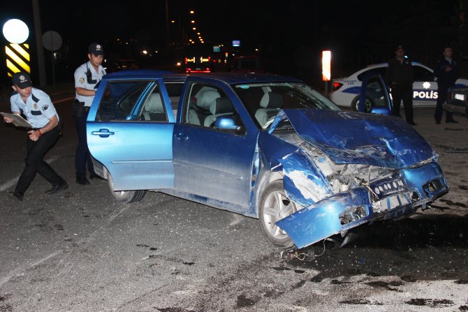 GÜNCELLEME - Kütahya'da iki otomobil çarpıştı: 1 ölü, 8 yaralı