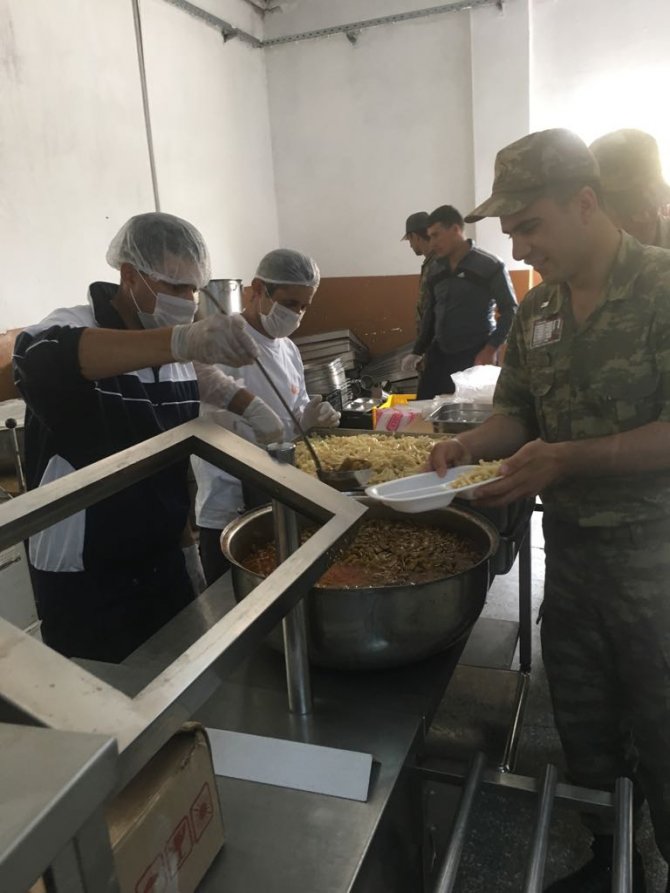 Manisa'da kışladaki gıda zehirlenmesi şüphesi