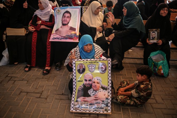 Filistinli tutuklulara destek gösterisi