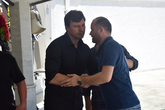 Ertuğrul Sağlam'ın annesi toprağa verildi