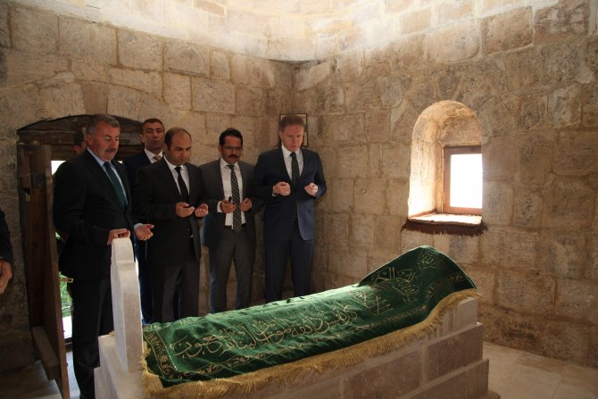 Vali Gül, Gölova'da temaslarda bulundu