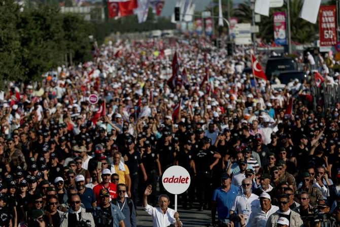 CHP'nin, Berberoğlu'nun tutuklanmasına tepki yürüyüşü