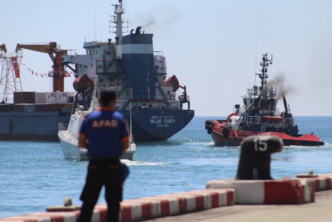 Yemen'e insani yardım taşıyan gemi yola çıktı