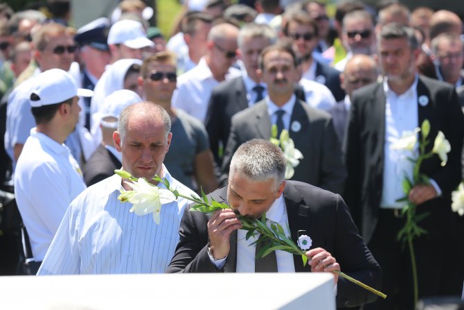 Sırp siyasilerden Srebrenitsa açıklaması