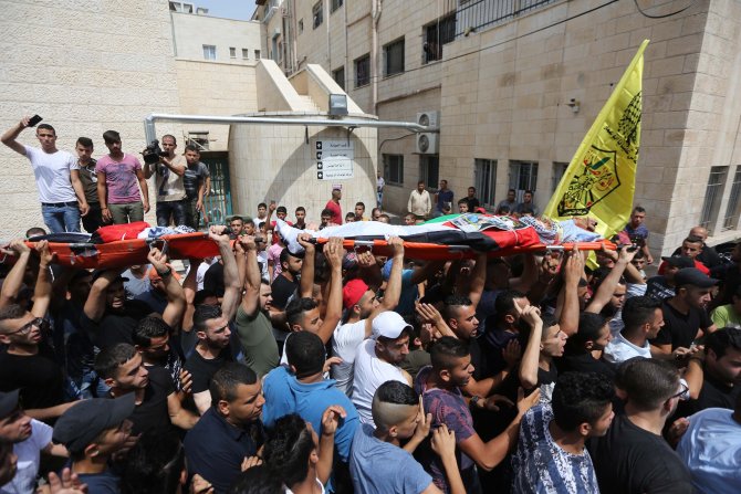 İsrail'in öldürdüğü Filistinlilerin cenaze töreni
