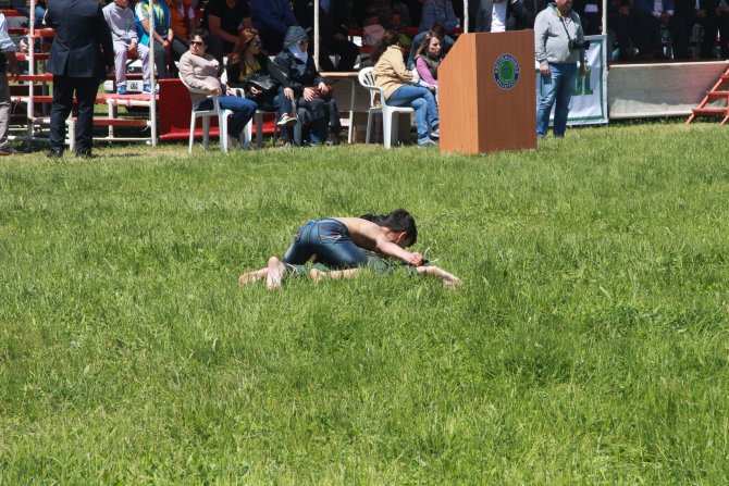 Kot pantolonlu minik pehlivanın hayali yarım kaldı