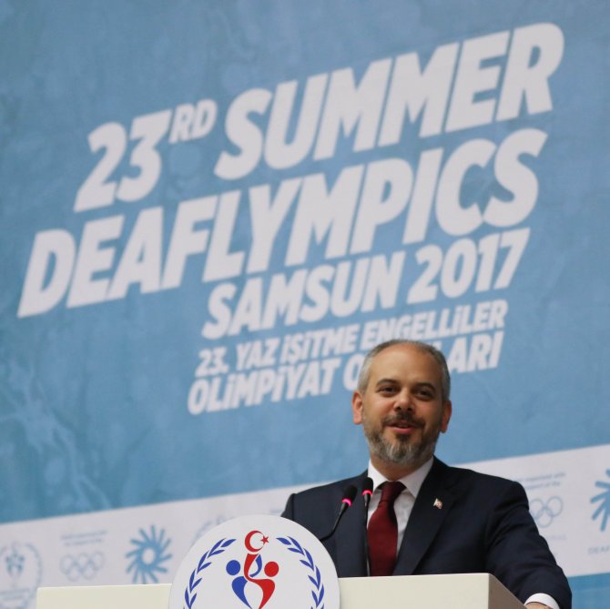 Bakan Kılıç işitme engelli milli sporcularla buluştu