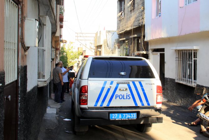 Gaziantep'te bir evde iki el bombası ele geçirildi