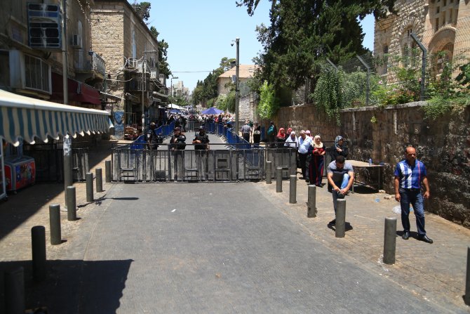 İsrail'in Filistinlilere Mescid-i Aksa'da cuma engeli