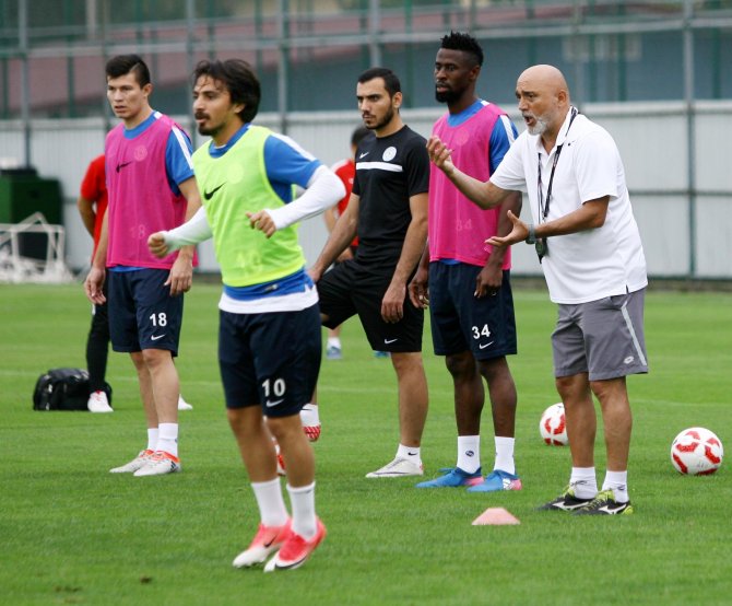 "Yabancı oyuncularla ilgili kararı bekliyoruz"