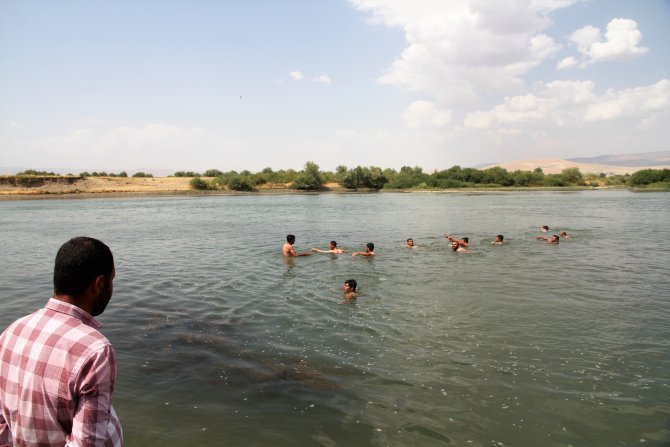 Murat Nehri'nde boğulan genç kızın cenazesi defnedildi