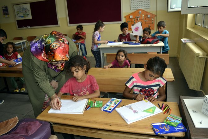 Mevsimlik işçilerin çocuklarına yaz kursu