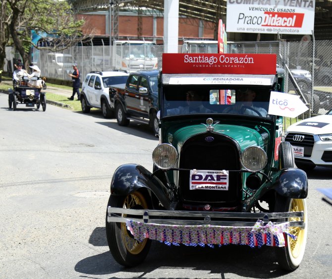 Kolombiya'da antika araba geçişine yoğun ilgi